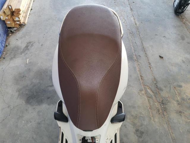 Vespa Scooter 150 Image 9