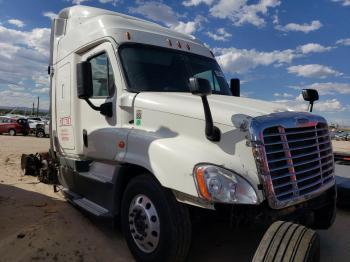  Salvage Freightliner Cascadia 1