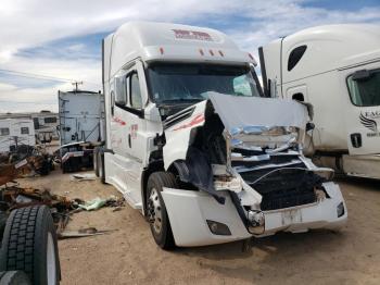  Salvage Freightliner Cascadia 1