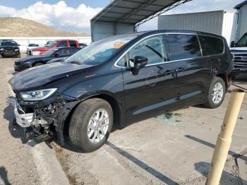  Salvage Chrysler Pacifica