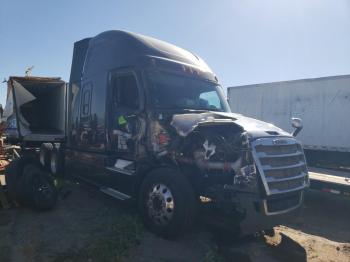  Salvage Freightliner Cascadia 1