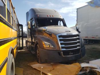  Salvage Freightliner Cascadia 1