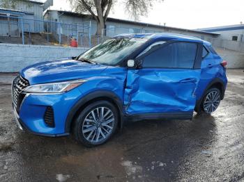  Salvage Nissan Kicks