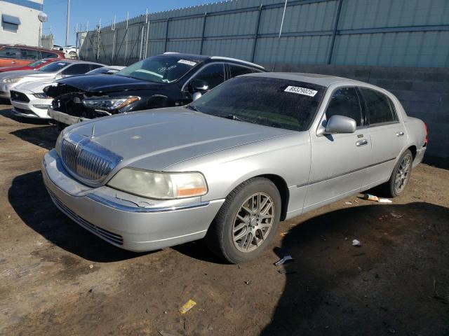  Salvage Lincoln Towncar