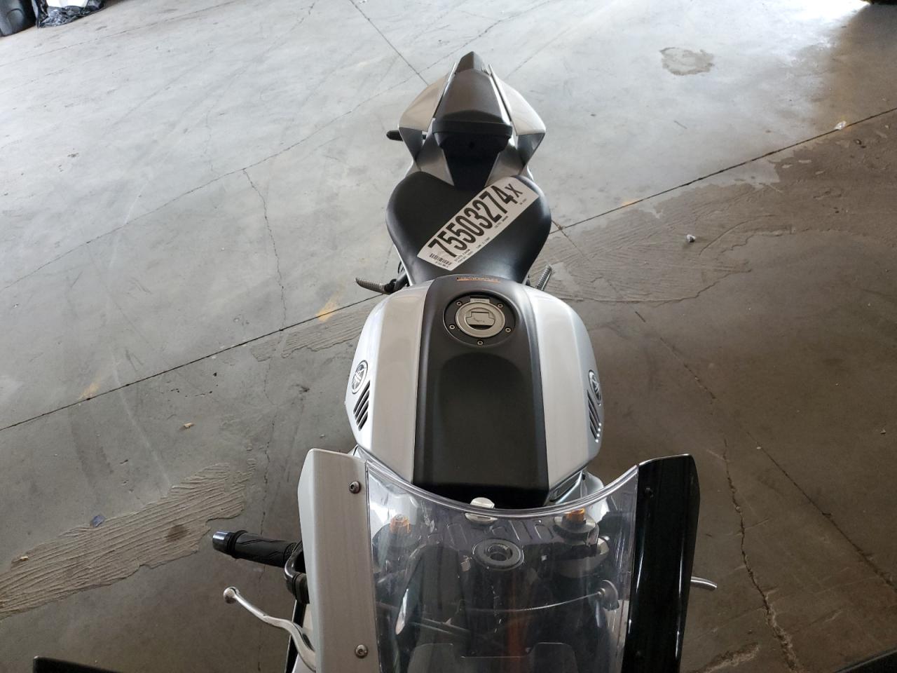 Yamaha Yzfr7 Image 2