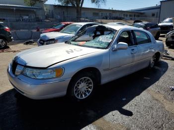  Salvage Lincoln Towncar