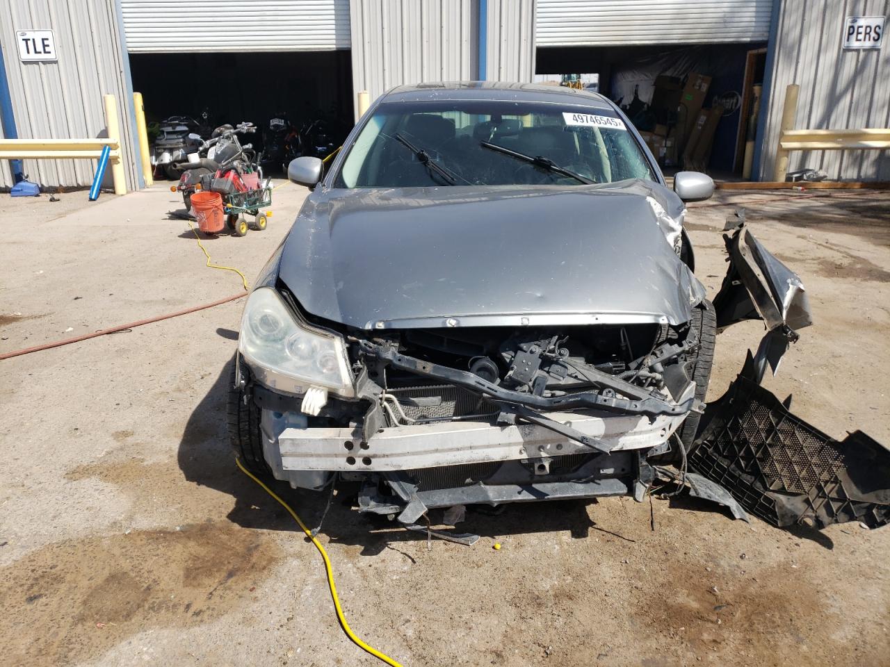 INFINITI M35 Base Image 10