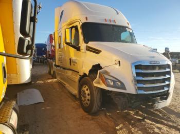  Salvage Freightliner Cascadia 1