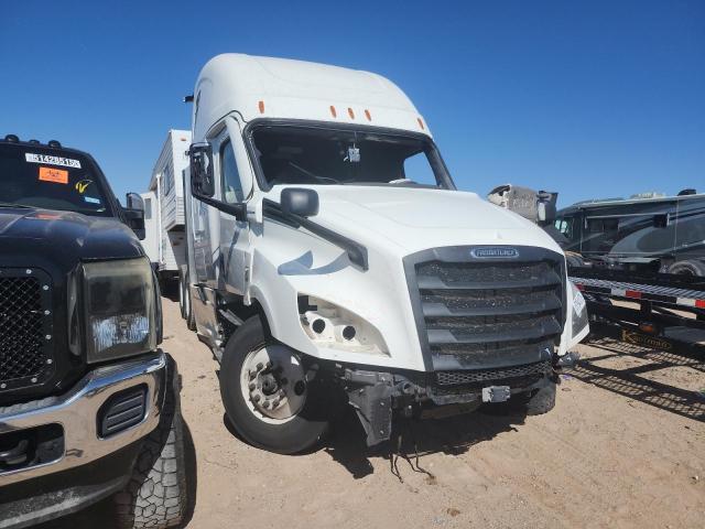  Salvage Freightliner Cascadia 1