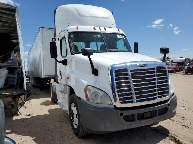  Salvage Freightliner Cascadia 1