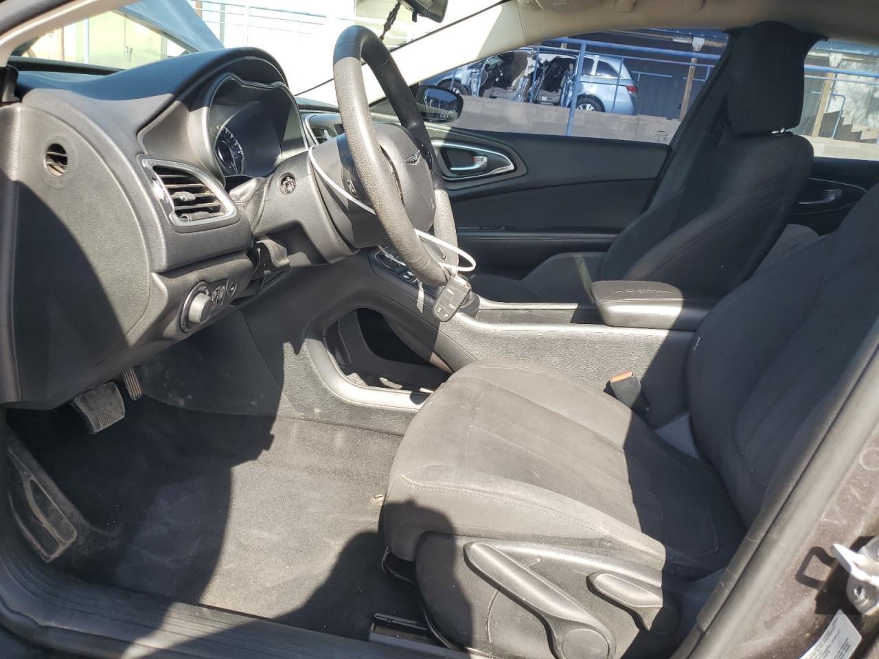 Chrysler 200 Limited Image 6