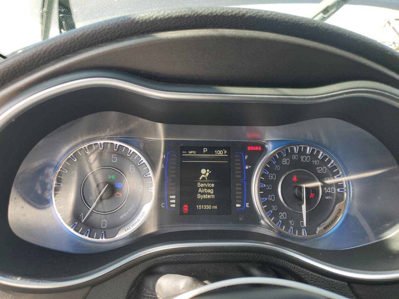 Chrysler 200 Limited Image 3