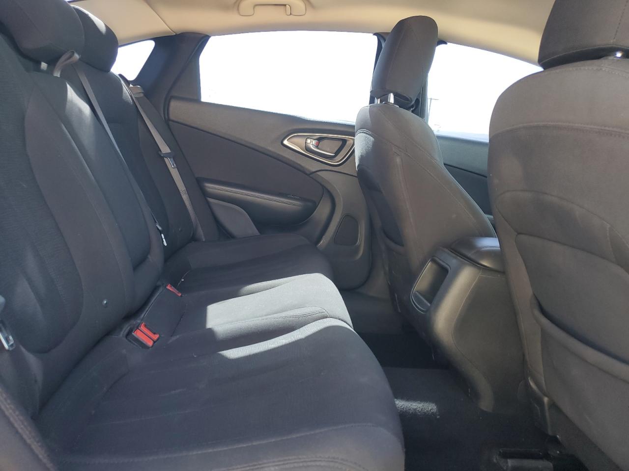 Chrysler 200 Limited Image 11