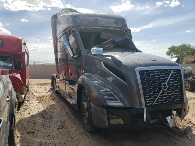  Salvage Volvo Vnl