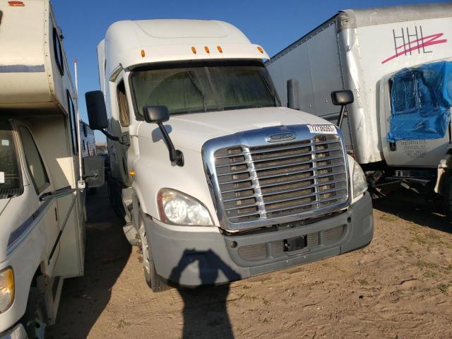  Salvage Freightliner Cascadia 1