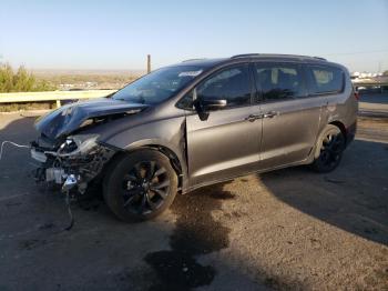  Salvage Chrysler Pacifica