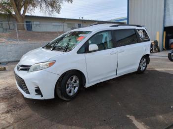  Salvage Toyota Sienna