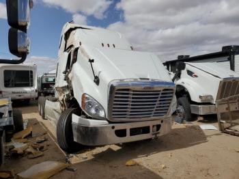  Salvage Freightliner Cascadia 1