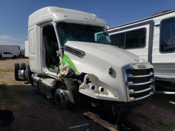  Salvage Freightliner Cascadia 1