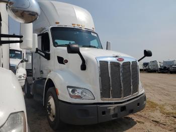  Salvage Peterbilt 579
