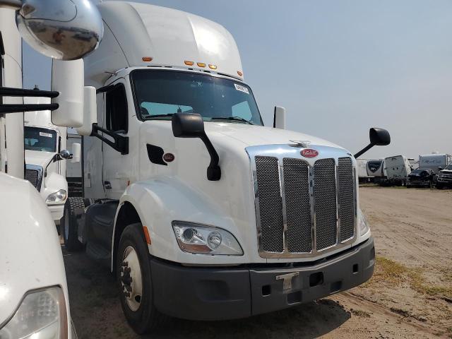  Salvage Peterbilt 579