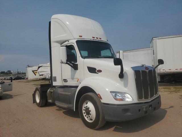 Salvage Peterbilt 579