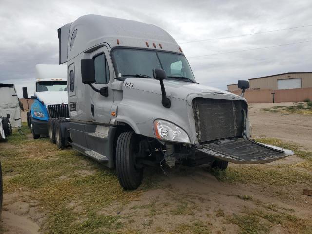  Salvage Freightliner Cascadia 1