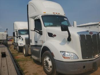  Salvage Peterbilt 579