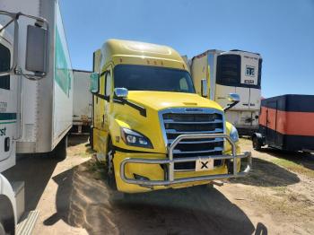  Salvage Freightliner Cascadia 1