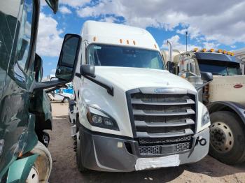  Salvage Freightliner Cascadia 1