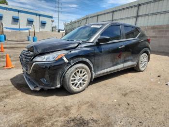  Salvage Nissan Kicks