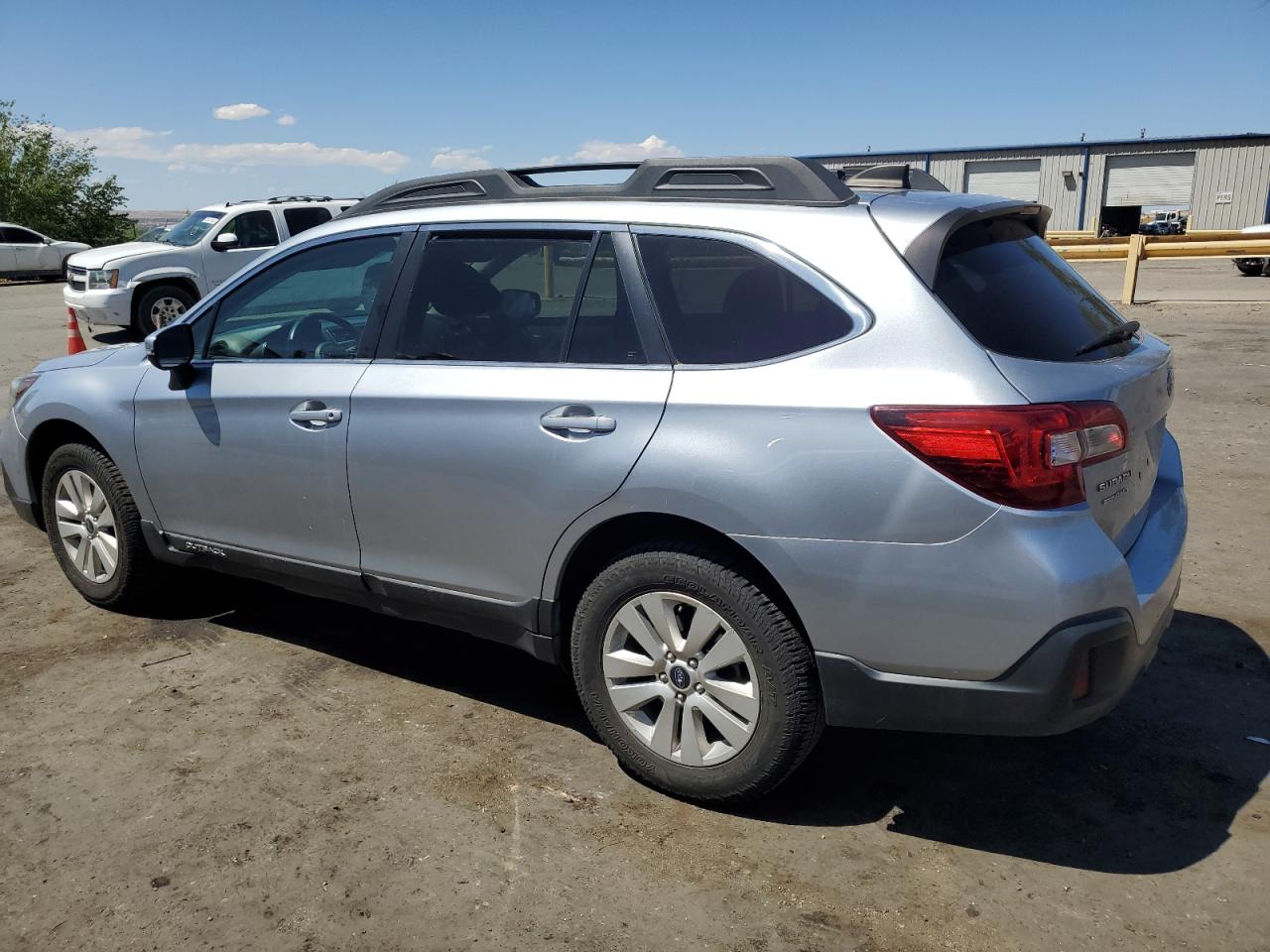 Subaru Outback 2.5i Premium Image 2