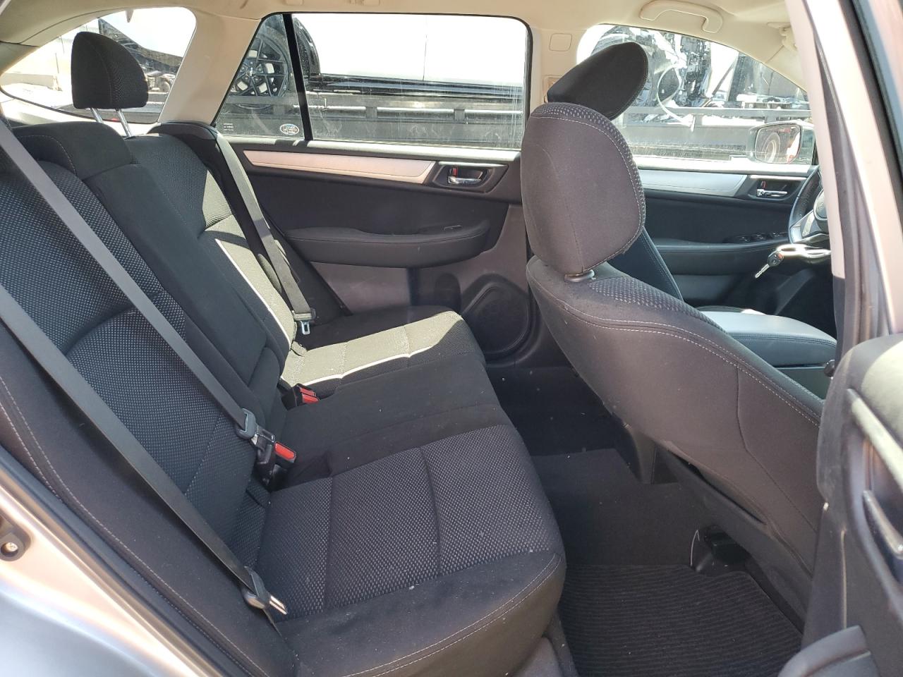 Subaru Outback 2.5i Premium Image 13