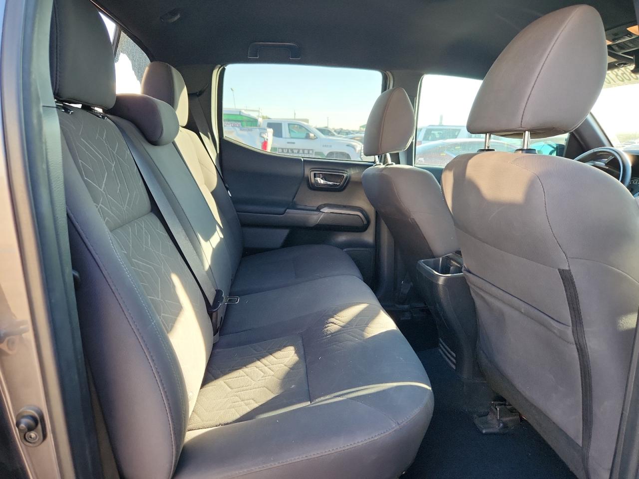 Toyota Tacoma Double Cab Image 7