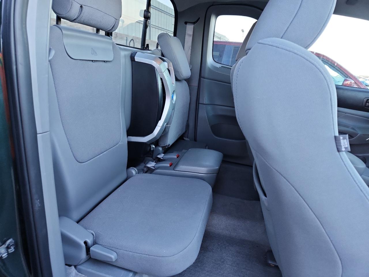 Toyota Tacoma Access Cab Image 5