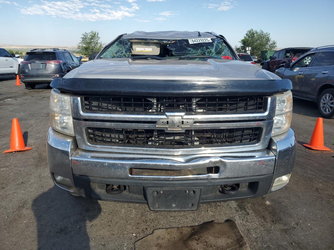 Chevrolet Silverado K2500 Heavy Duty Image 2