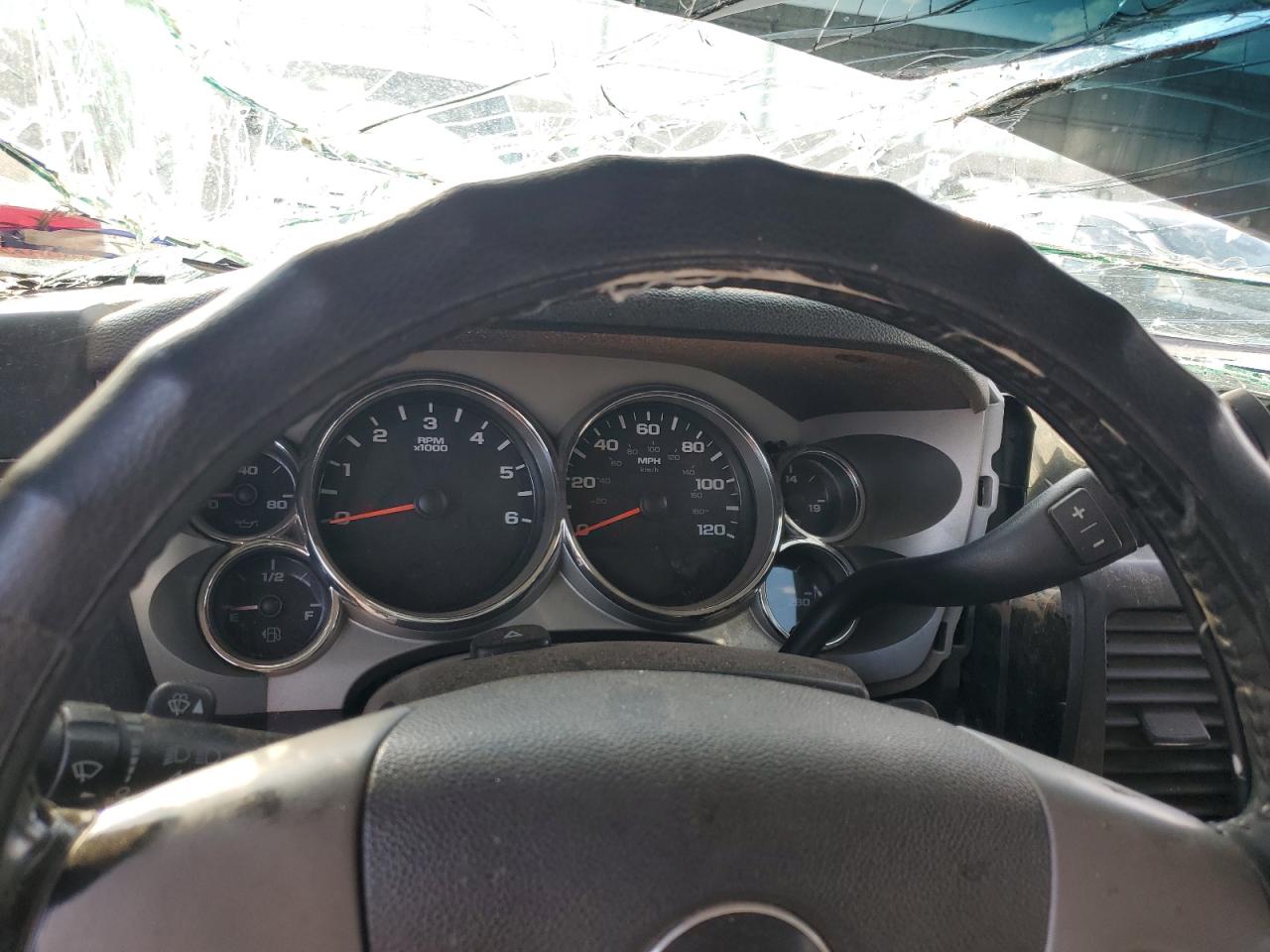 Chevrolet Silverado K2500 Heavy Duty Image 11