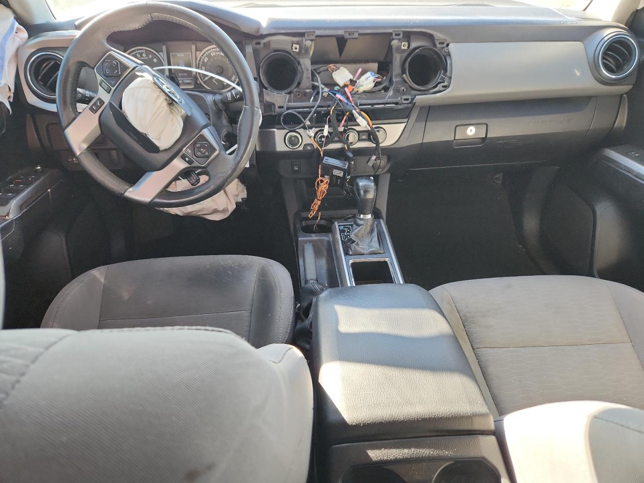 Toyota Tacoma Double Cab Image 10