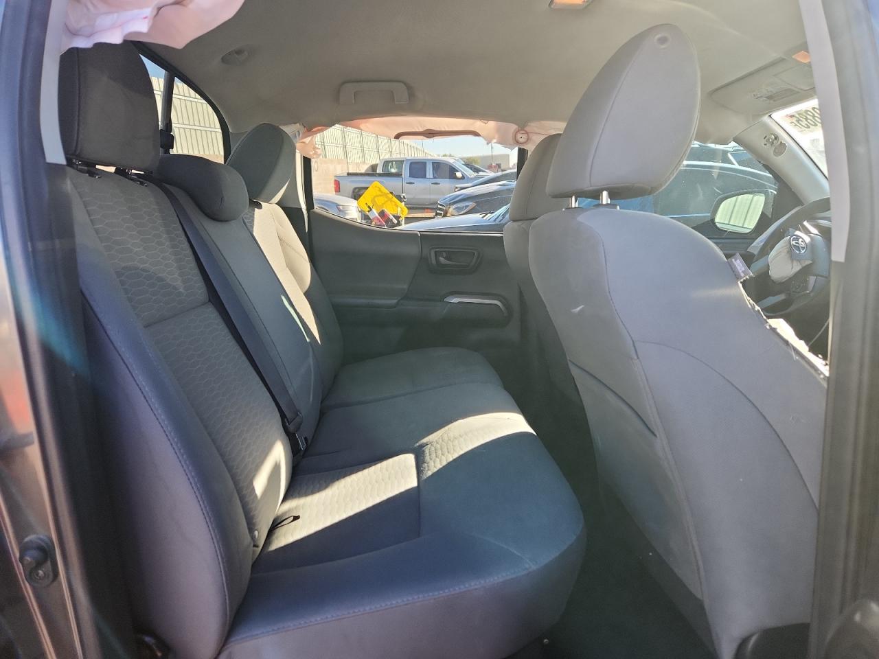 Toyota Tacoma Double Cab Image 11