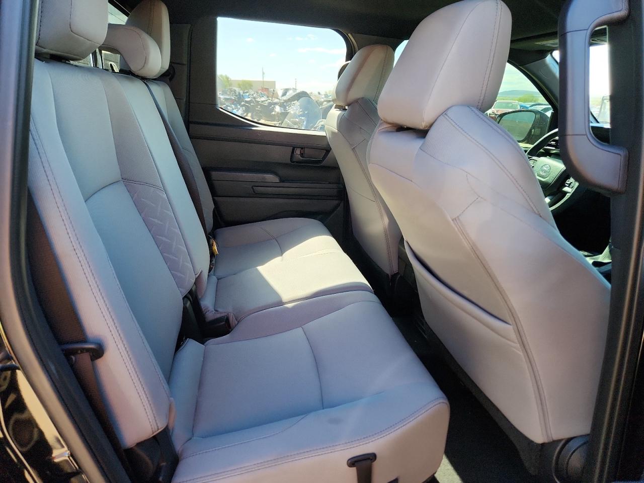 Toyota Tacoma Double Cab Image 10