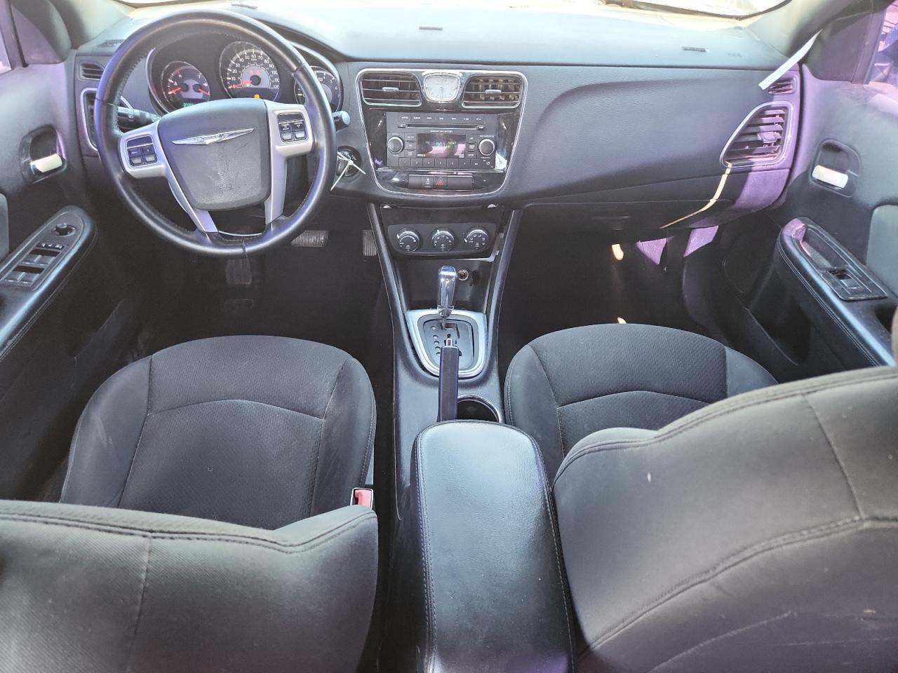 Chrysler 200 Touring Image 7