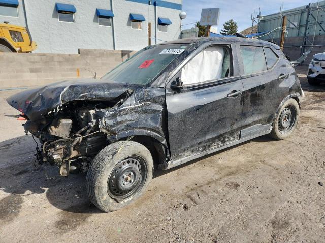  Salvage Nissan Kicks