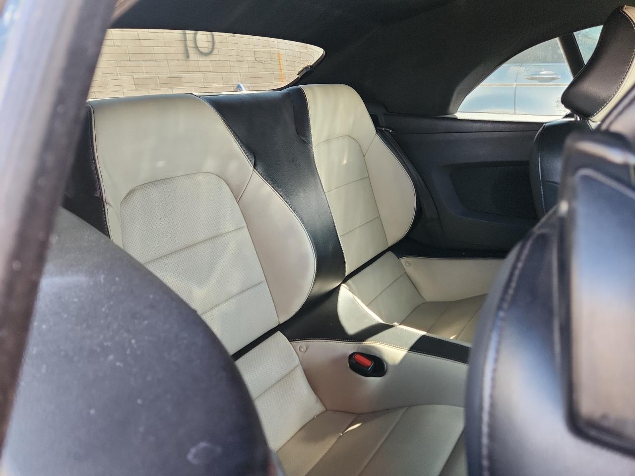 Ford Mustang Image 8