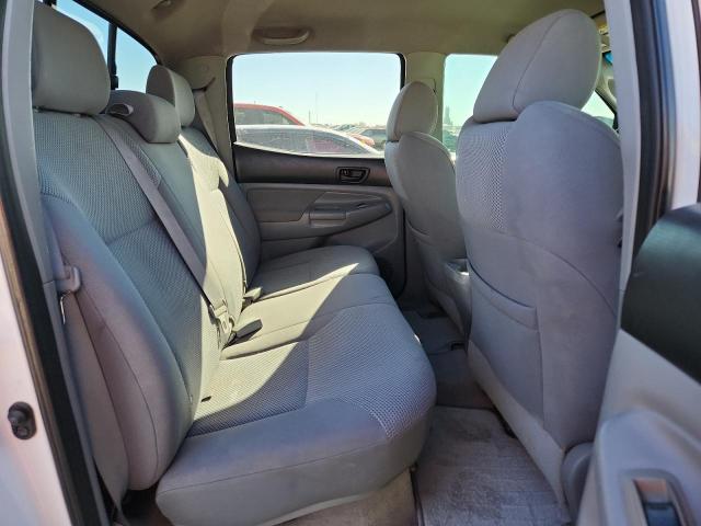 Toyota Tacoma Double Cab Image 12