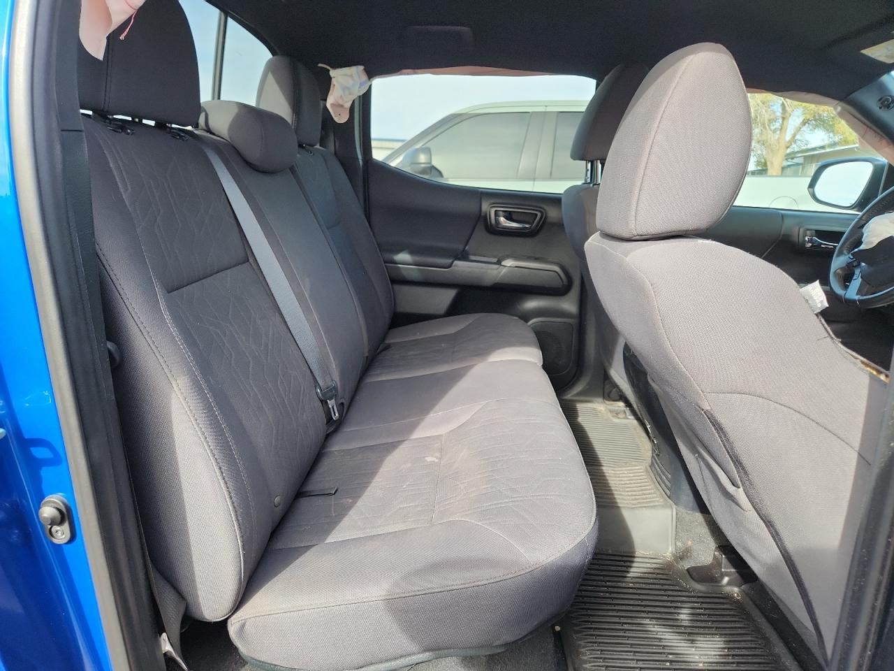 Toyota Tacoma Double Cab Image 12