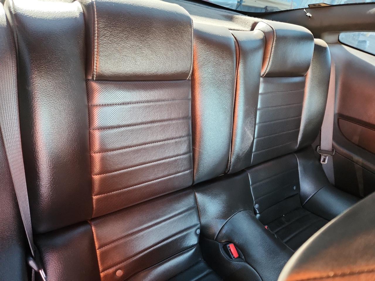 Ford Mustang Image 10