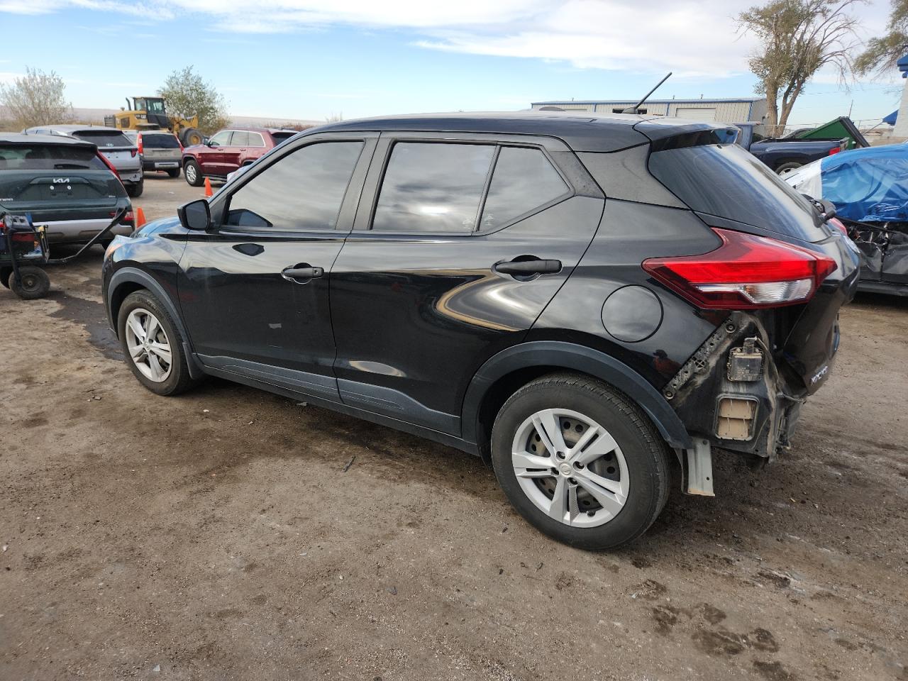 Nissan Kicks S Image 2