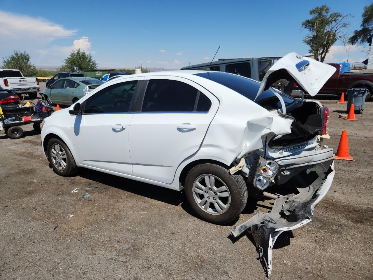 Chevrolet Sonic Lt Image 2