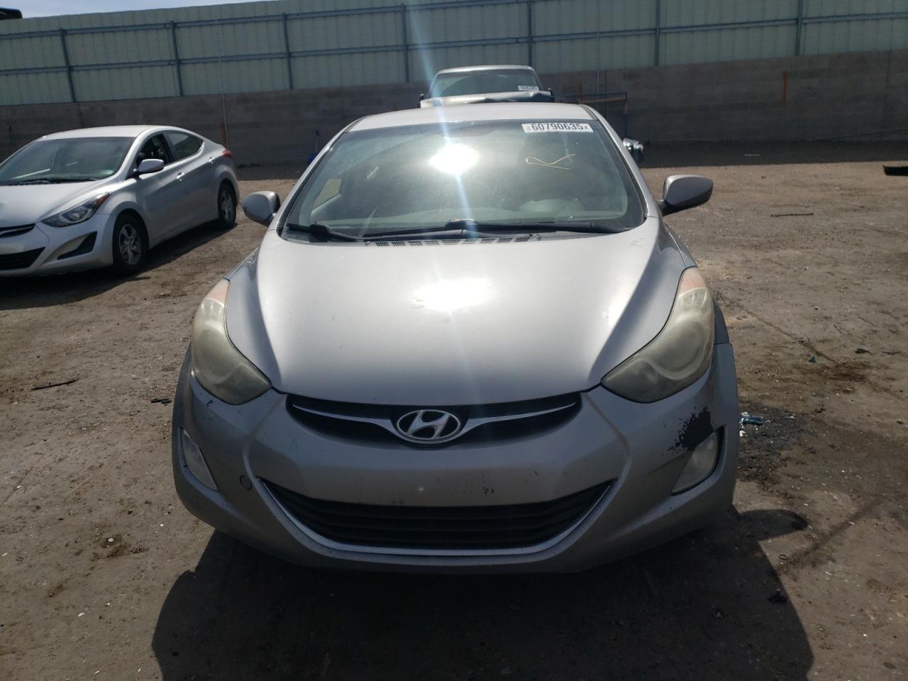 Hyundai ELANTRA Gls Image 3