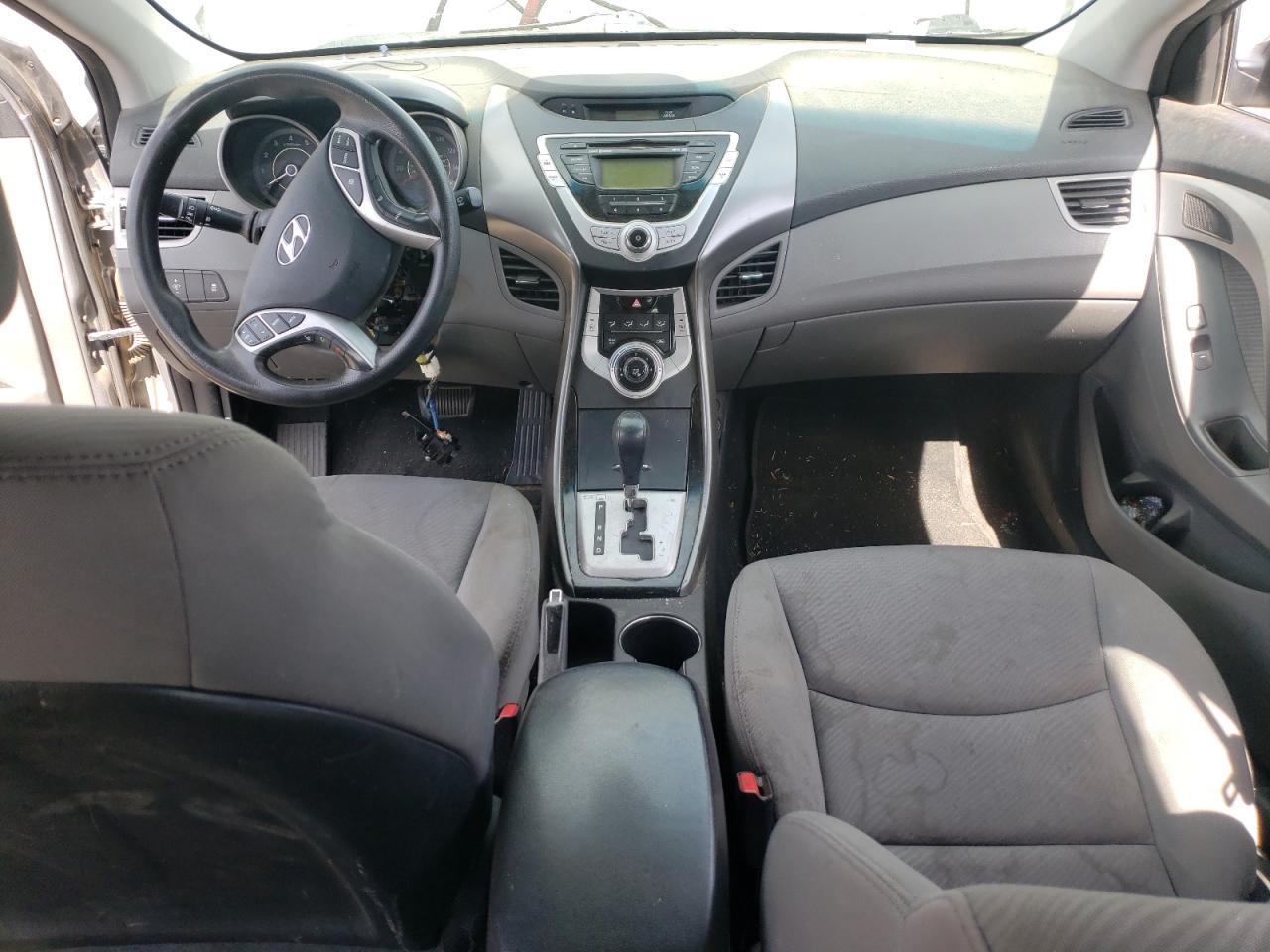 Hyundai ELANTRA Gls Image 9